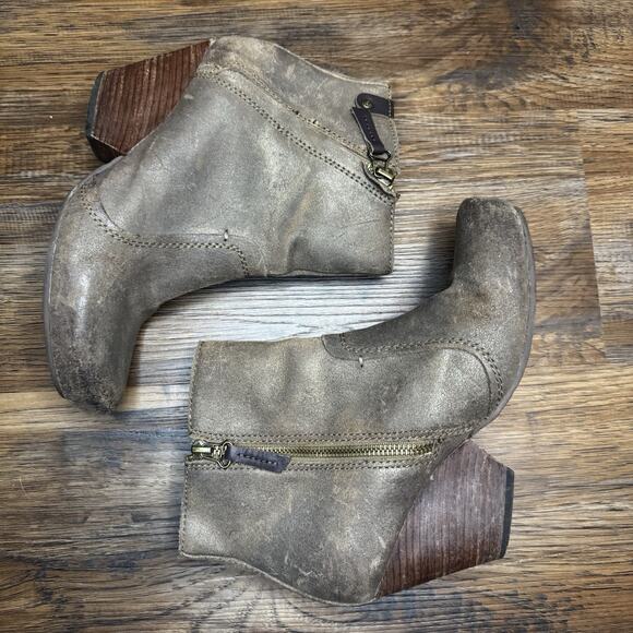 OTBT Ankle Wedge Booties Women’s 8 Distressed Leather Zip Ankle Boots - Picture 2 of 12